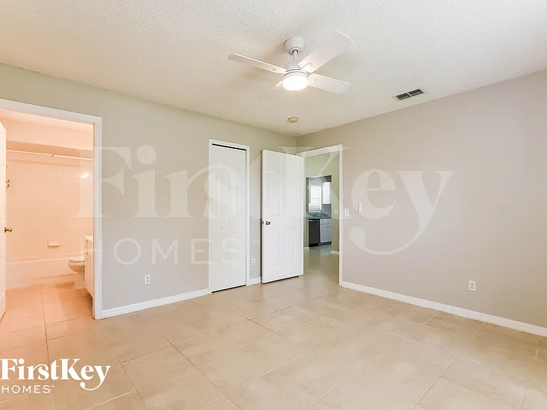 882 Trumbull St — Photo 12