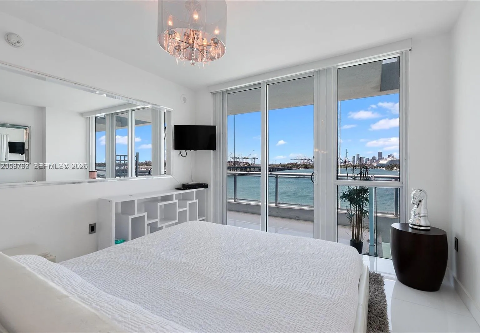 The Bentley Bay Condo — Photo 4