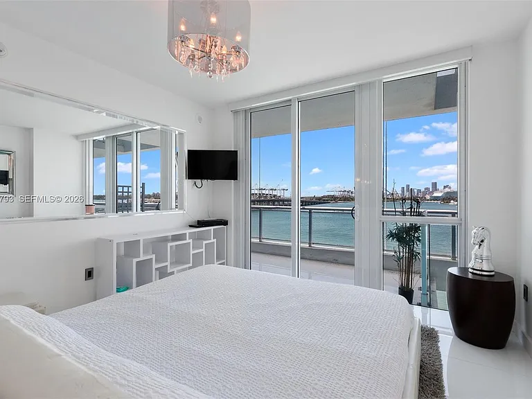 540 West Ave #513 — Photo 4