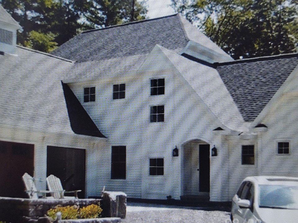2nd image of 18 Saratoga Farm Rd