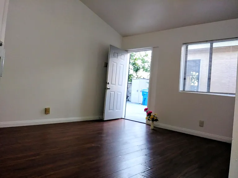 14841 Hunter Ln — Photo 4