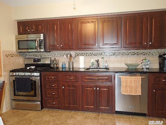 3rd image of 181 Coates Ave N