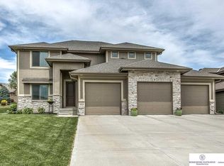 19320 Spaulding Cir, Elkhorn, NE 68022