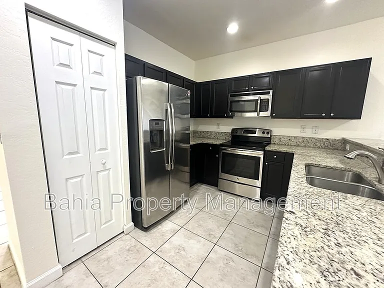 11544 SW 151st Ave — Photo 3