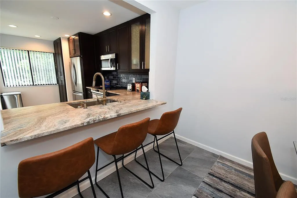 2 bed, 2.0 bath, 1211 sqft, $2,400 — Photo 4