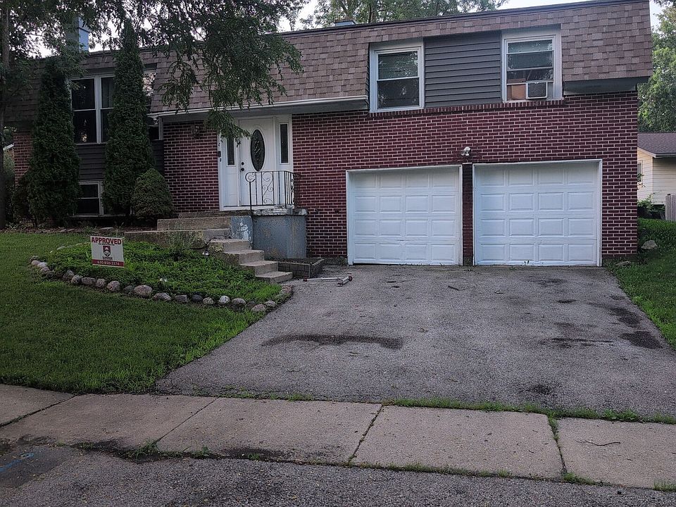 1st image of 427 Devon Ln