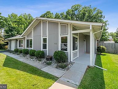 3rd image of 422 Avondale Dr