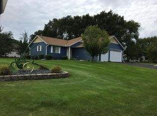 120 Green Briar Dr, Lino Lakes, MN 55014