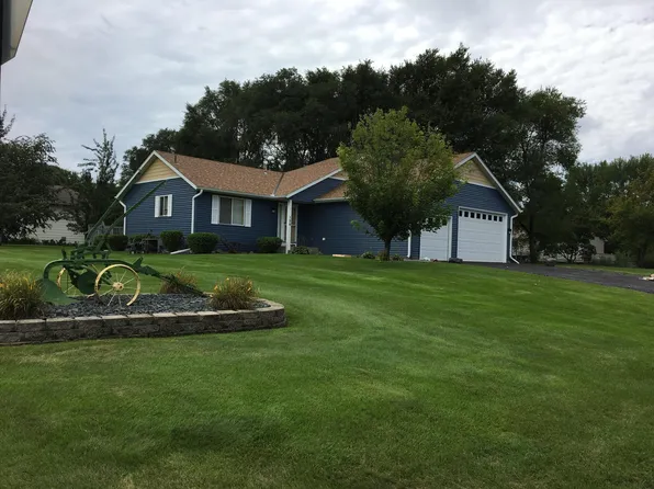 120 Green Briar Dr, Lino Lakes, MN 55014