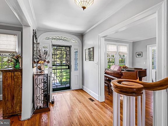 4th image of 5610 Greenspring Ave