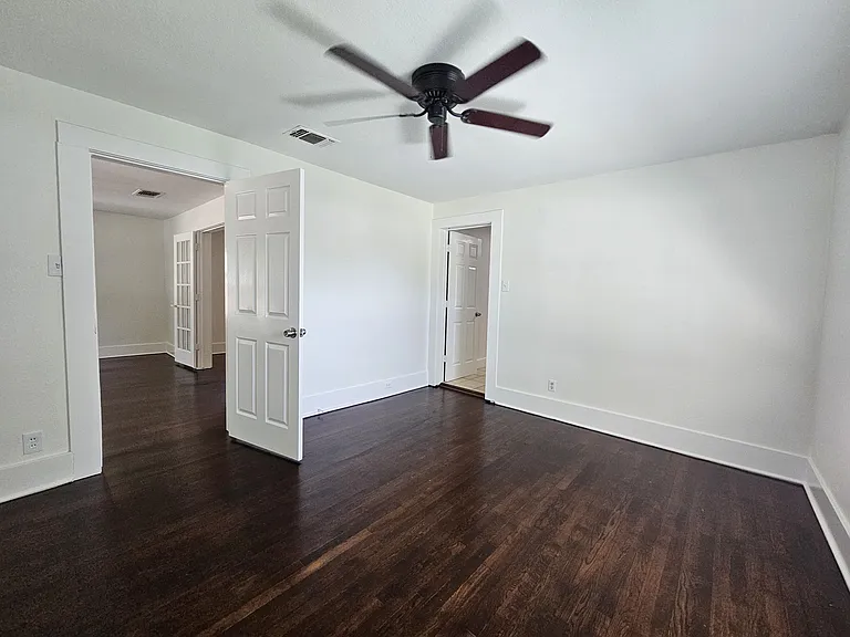 806 W Spring St — Photo 17