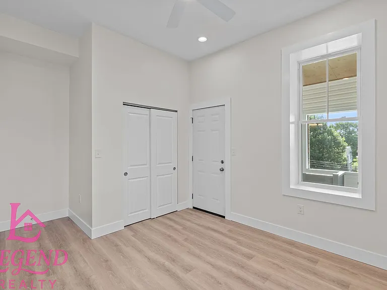 4138 Iowa Ave — Photo 17