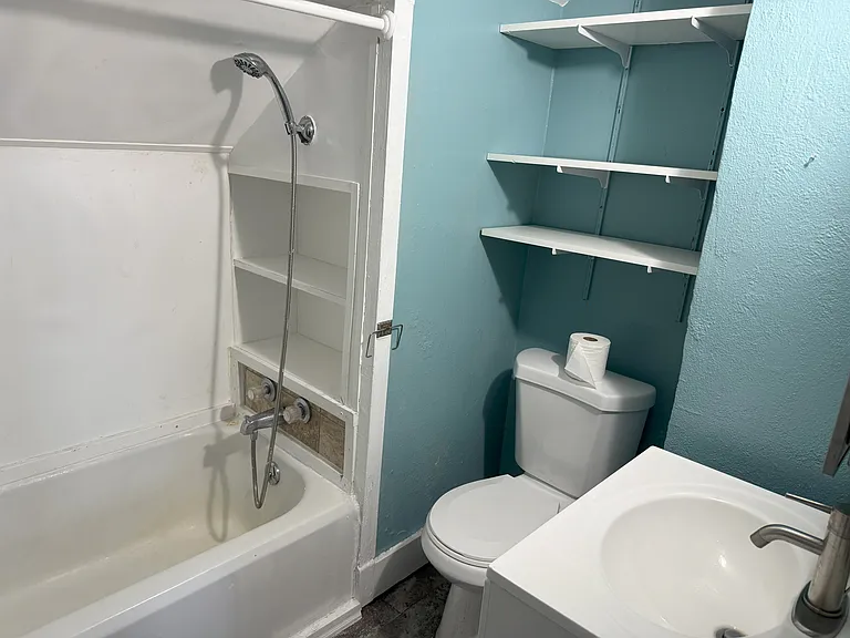 612 N Absaroka St — Photo 3
