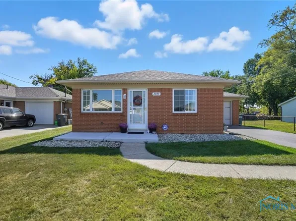 2054 Hoops Dr, Toledo, OH 43611