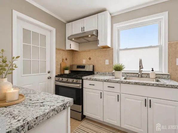 26 Charles St, Metuchen, NJ 08840