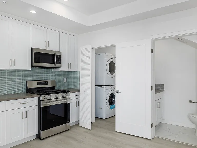 1301 E 27th St — Photo 14