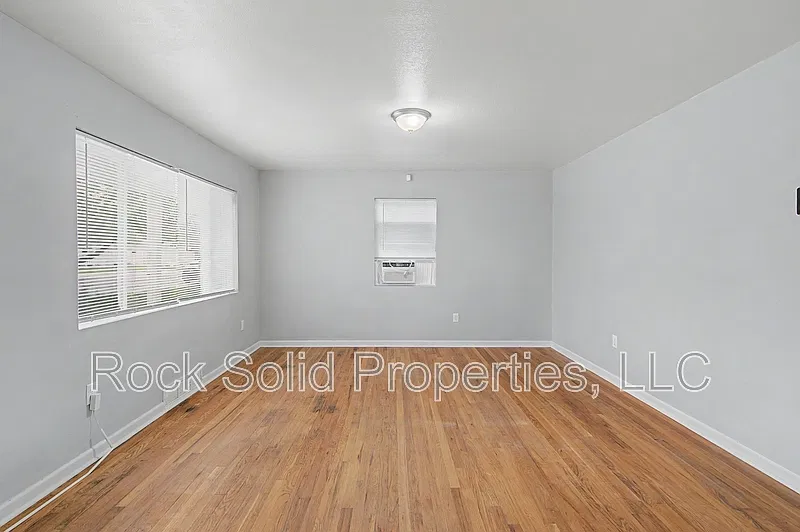 3 bed, 2.0 bath, 1728 sqft, $2,295 — Photo 4