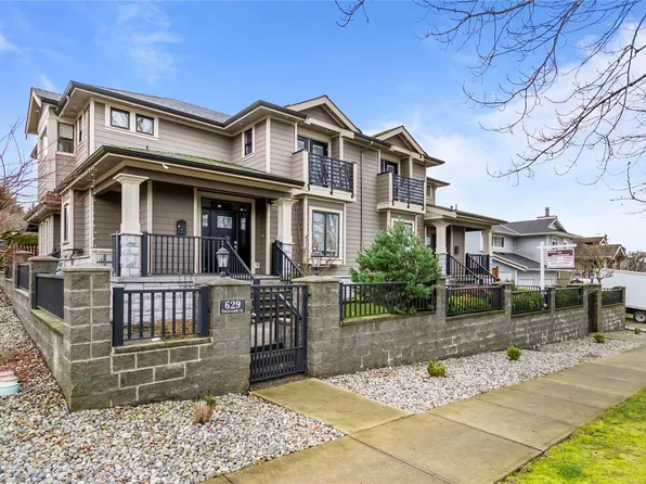 629 13th St, New Westminster, BC V3M 4M3