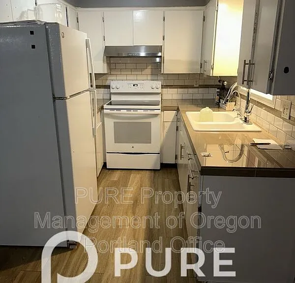 1049 SE Walnut St #12 — Photo 3