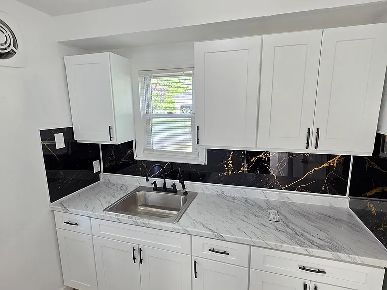 18412 Ferguson St — Photo 6
