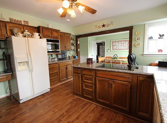4th image of 464 Merchant Ave