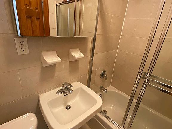 5th image of 449 W 43rd St #1Y