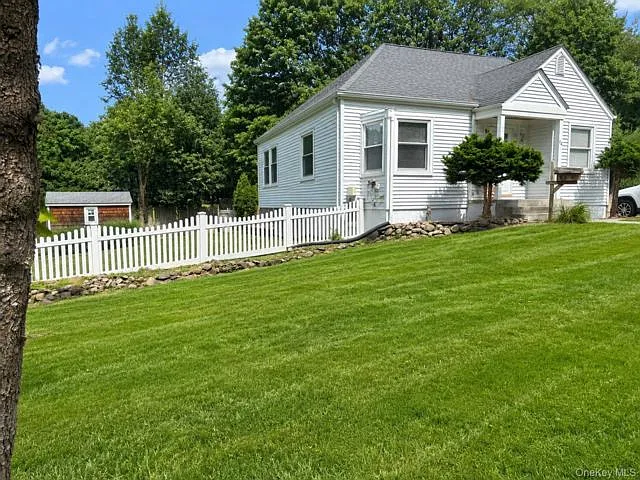 3 bed, 1.0 bath, 1420 sqft, $3,800 — Photo 2