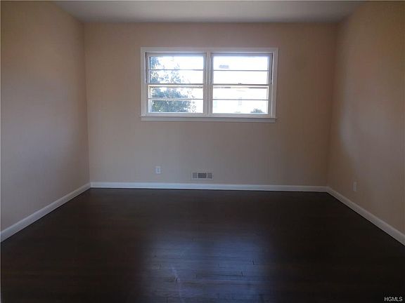 5th image of 130 Wagner Ave