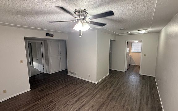 5th image of 461 W Shaw Ave #461