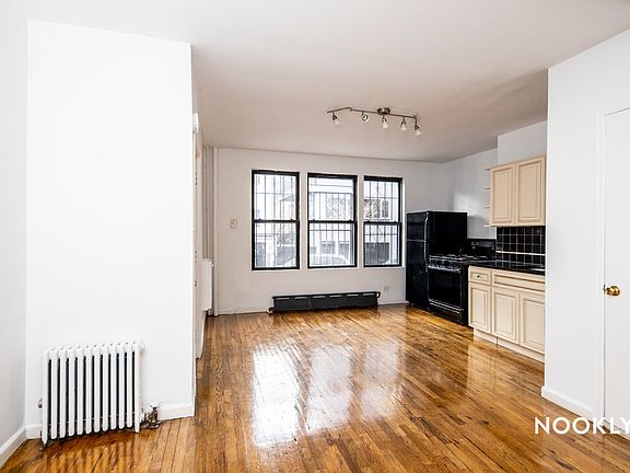 2nd image of 440 Lorimer St #1L