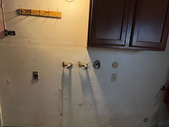 4th image of 2530 S Hall St