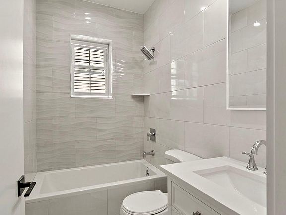 5th image of 721 Clarence Ave Floor 2
