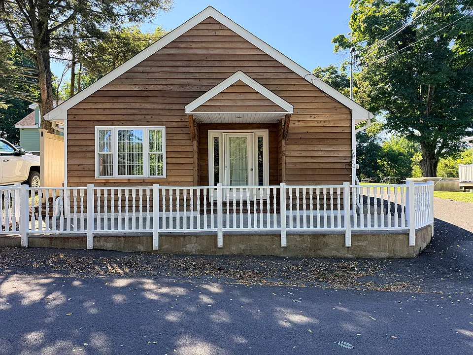 6 Myer Ln
