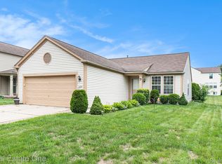 1632 Valdosta Cir, Pontiac, MI 48340