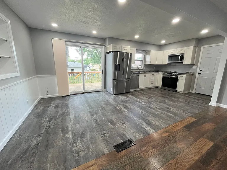 4300 S Hickory Hill Rd — Photo 4