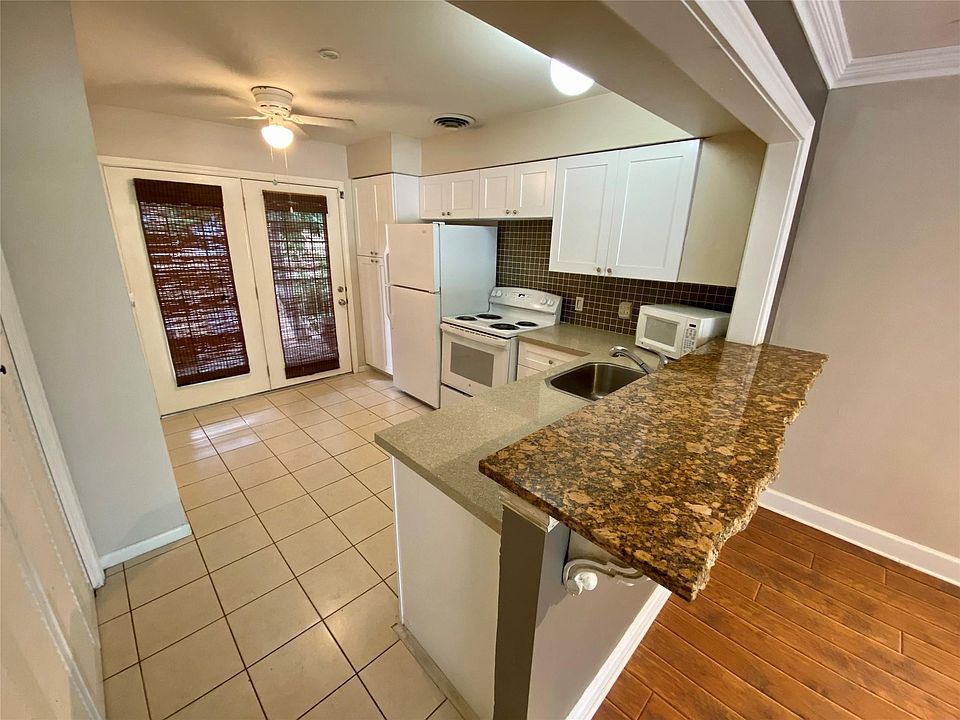 1st image of 2727 Briarhurst Dr APT 28