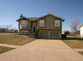 2617 SW Maxfield Rd, Topeka, KS 66614