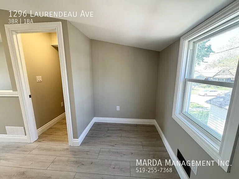 1296 Laurendeau Ave — Photo 37