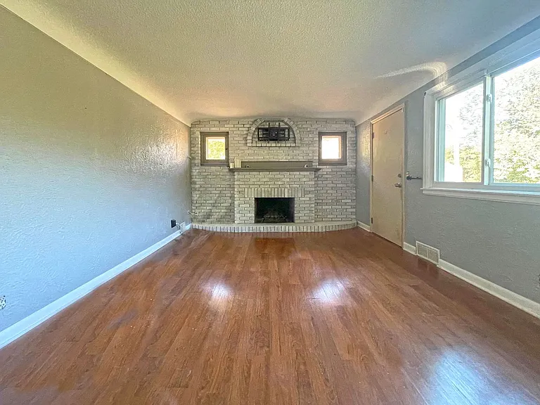 2775 Kirkwood Ln N — Photo 10