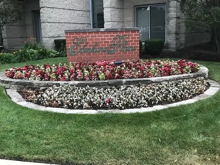 Elmhurst Place — Photo 14