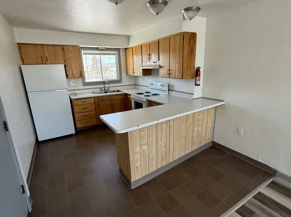 827 17th Ave APT 145, Fairbanks, AK 99701