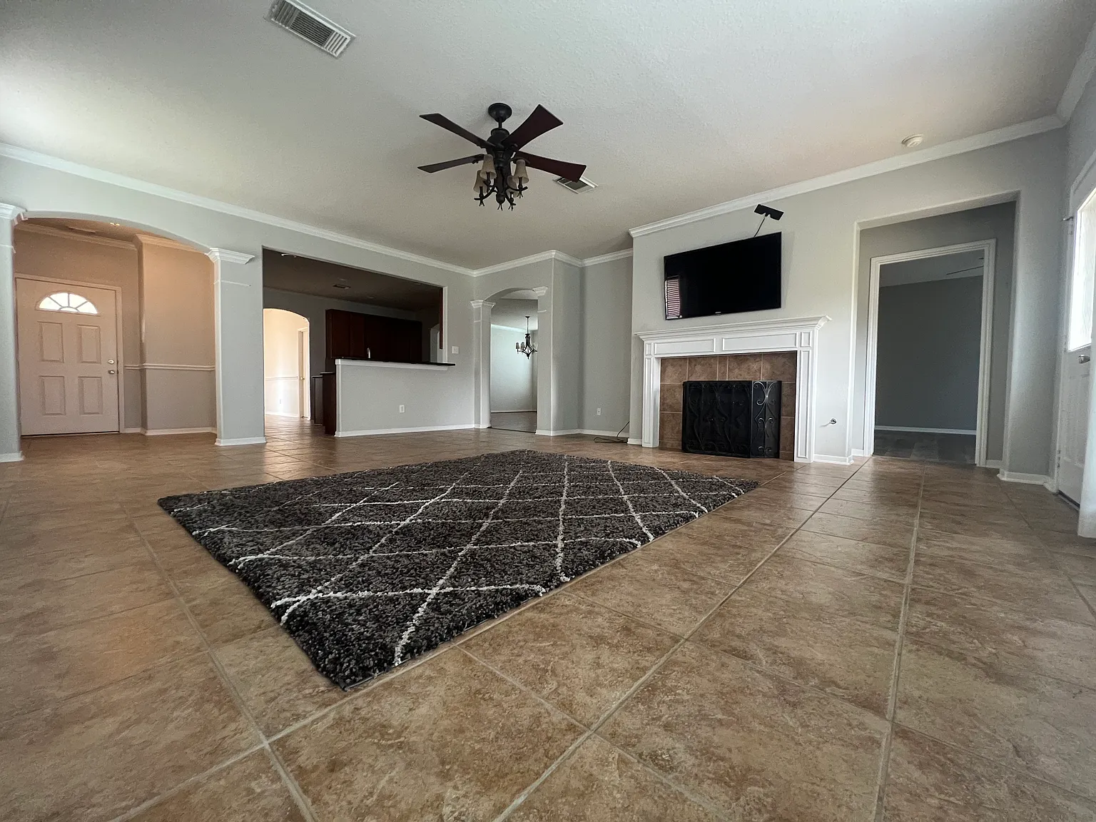 6 bed, 3.5 bath, 3767 sqft, $3,300 — Photo 1