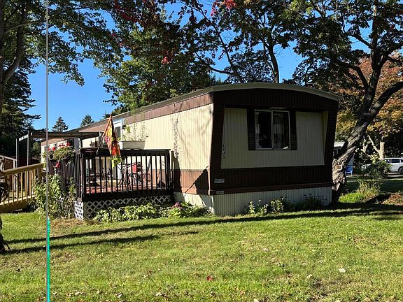 2nd image of 6843 Maple Ln