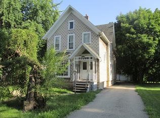 615 Walnut Ave, Elgin, IL 60123