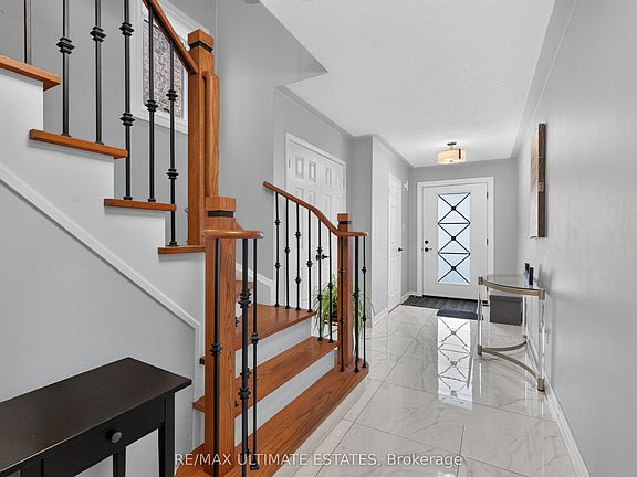 3rd image of 587 Caboto Trl