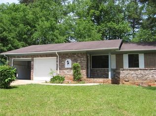 1208 Country Pine Dr, Ellenwood, GA 30294