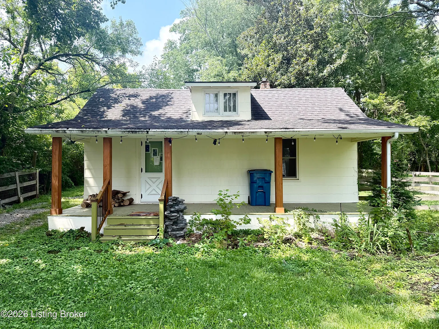 3 bed, 1.0 bath, 1088 sqft, $1,795 — Photo 1