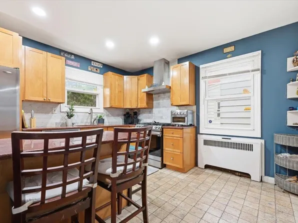 118 Avenue B image 4 of 21