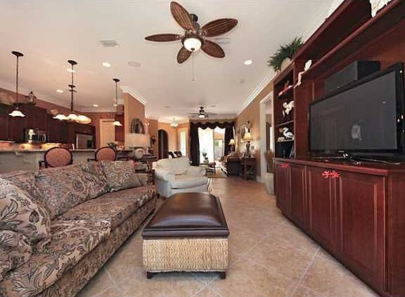 5th image of 4525 Golf Villa Ct Unit 902