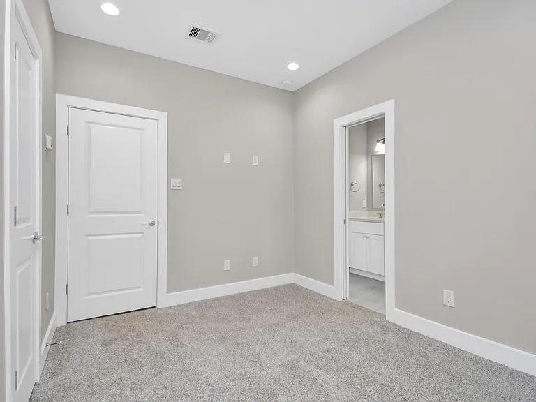 2903 Sherwood Green Ln — Photo 16